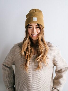 GIGI PIP Gold Knit Beanie